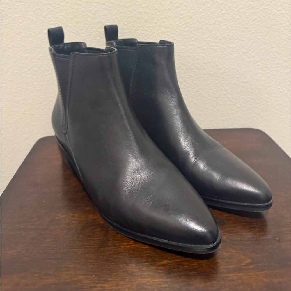 COLE HAAN BLACK ANKLE BOOTIES